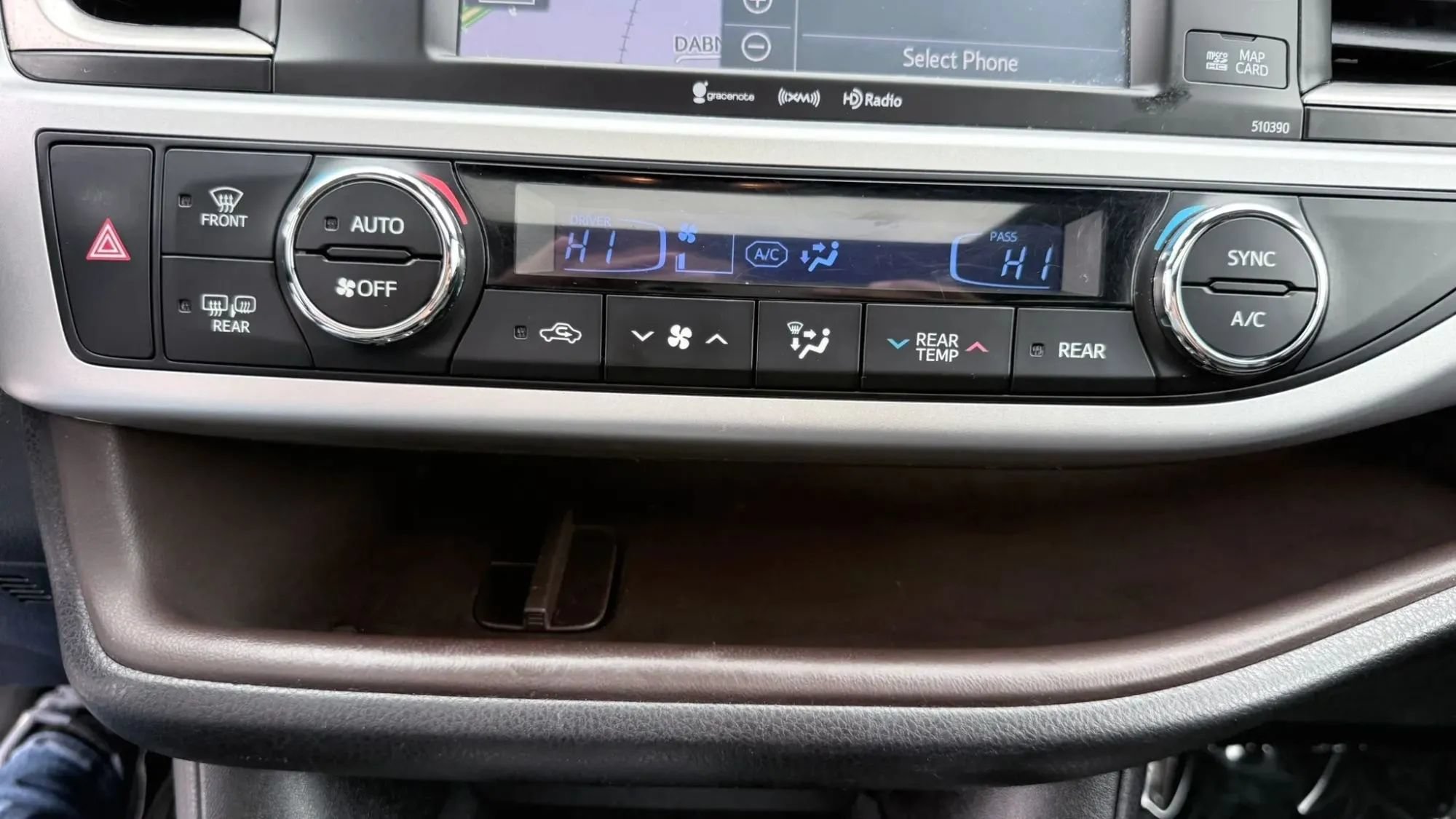 Used 2019 Toyota Highlander XLE AWD/4WD image 24