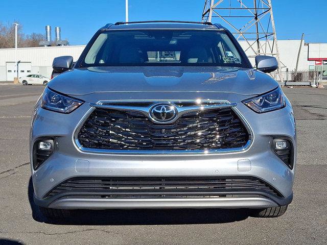 Certified 2025 Toyota Highlander Platinum image 31