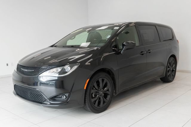 Used 2020 Chrysler Pacifica Touring w/ S Appearance Package FWD image 6