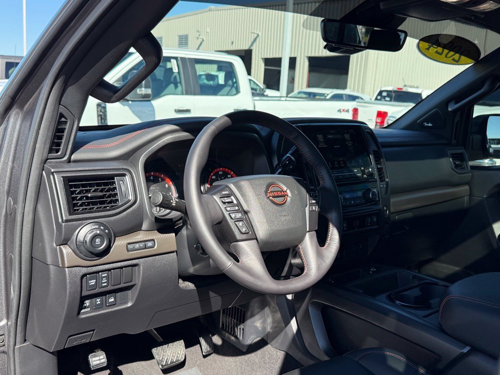 Used 2024 Nissan Titan PRO-4X w/ Pro-4x Convenience Package AWD/4WD image 4