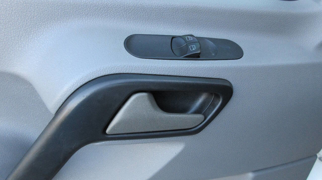 Used 2011 Freightliner Sprinter 2500 image 13