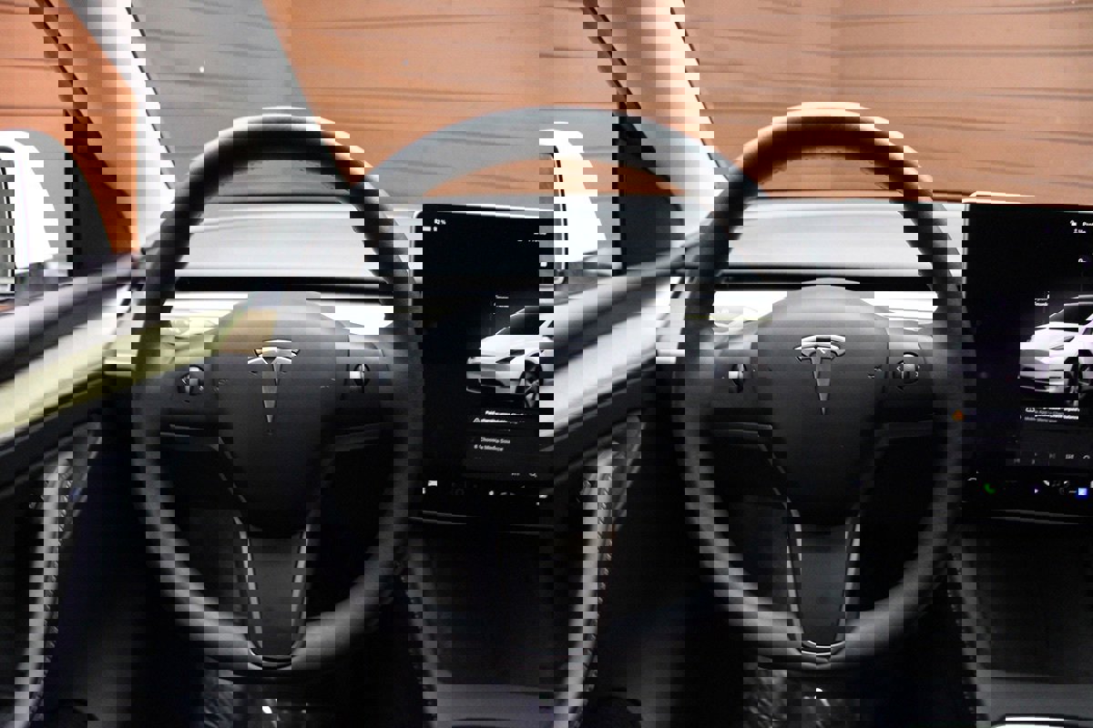 Used 2023 Tesla Model Y Long Range image 41