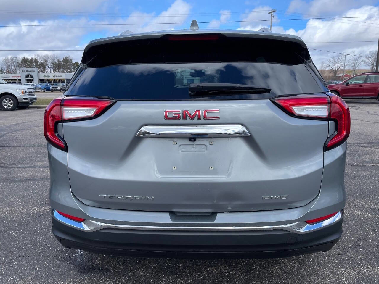 Used 2024 GMC Terrain SLT image 4