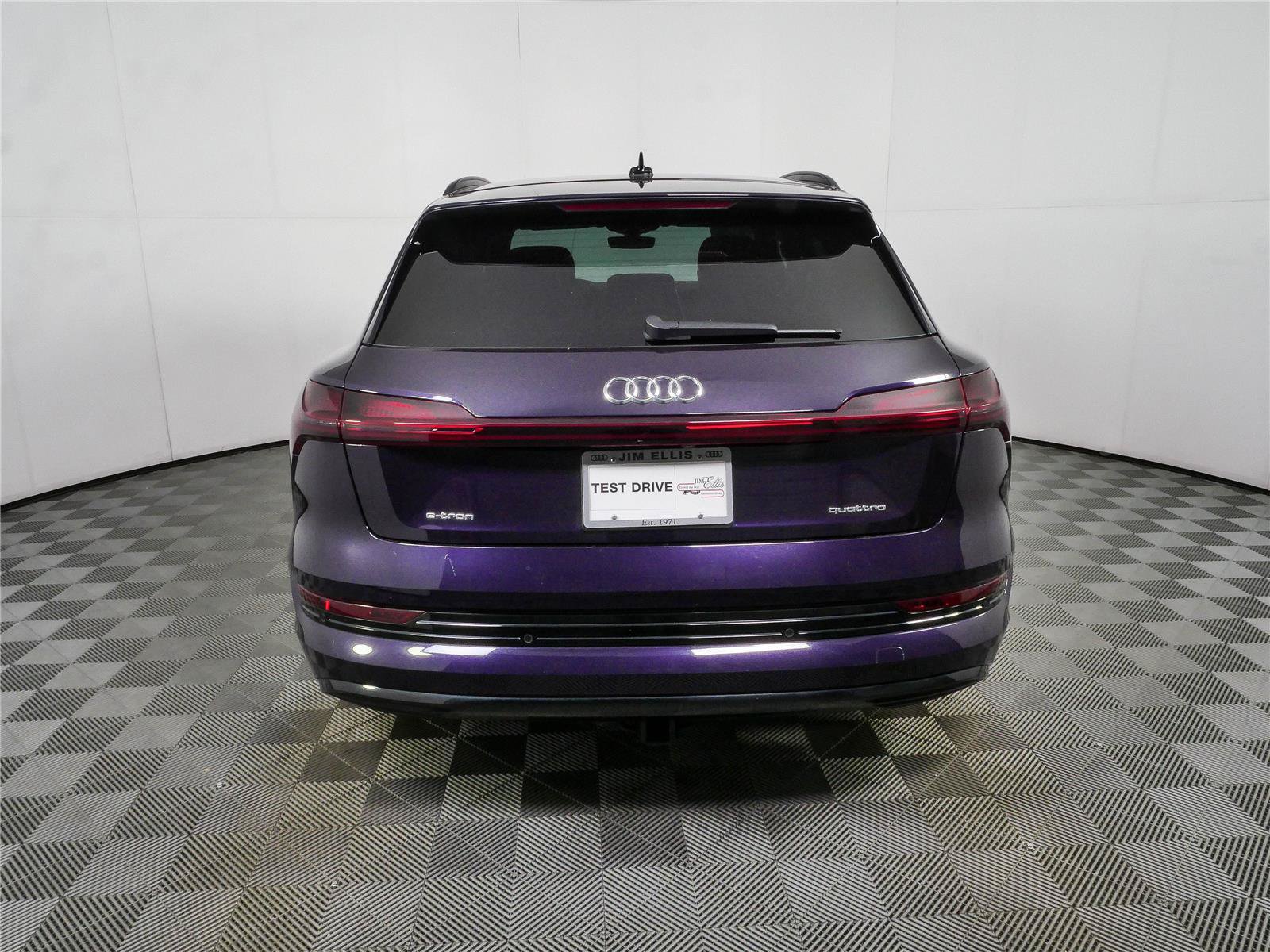 Used 2023 Audi e-tron Premium Plus w/ Premium Plus Package AWD/4WD image 31