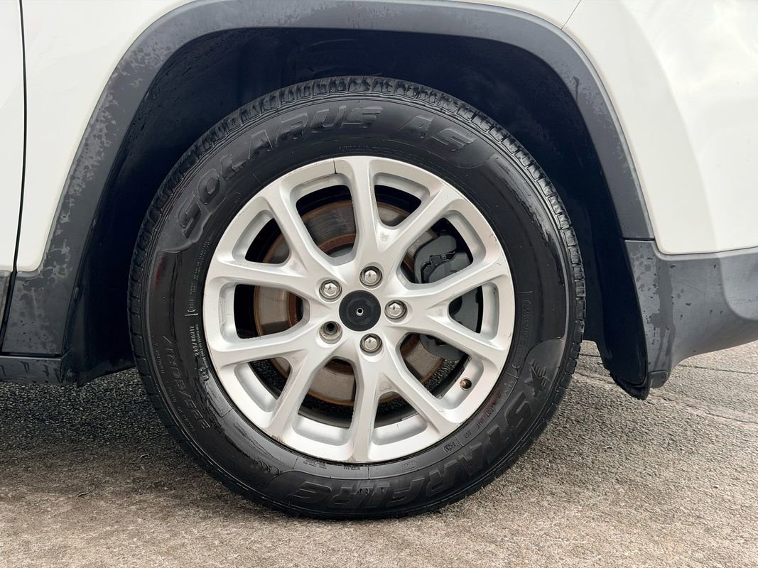 Used 2017 Jeep Cherokee Latitude image 22