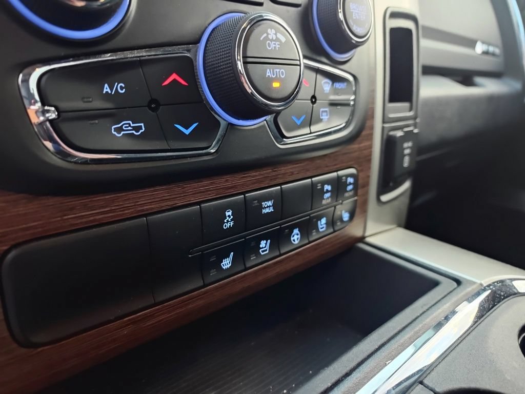 Used 2016 RAM 1500 Laramie w/ Convenience Group AWD/4WD image 13