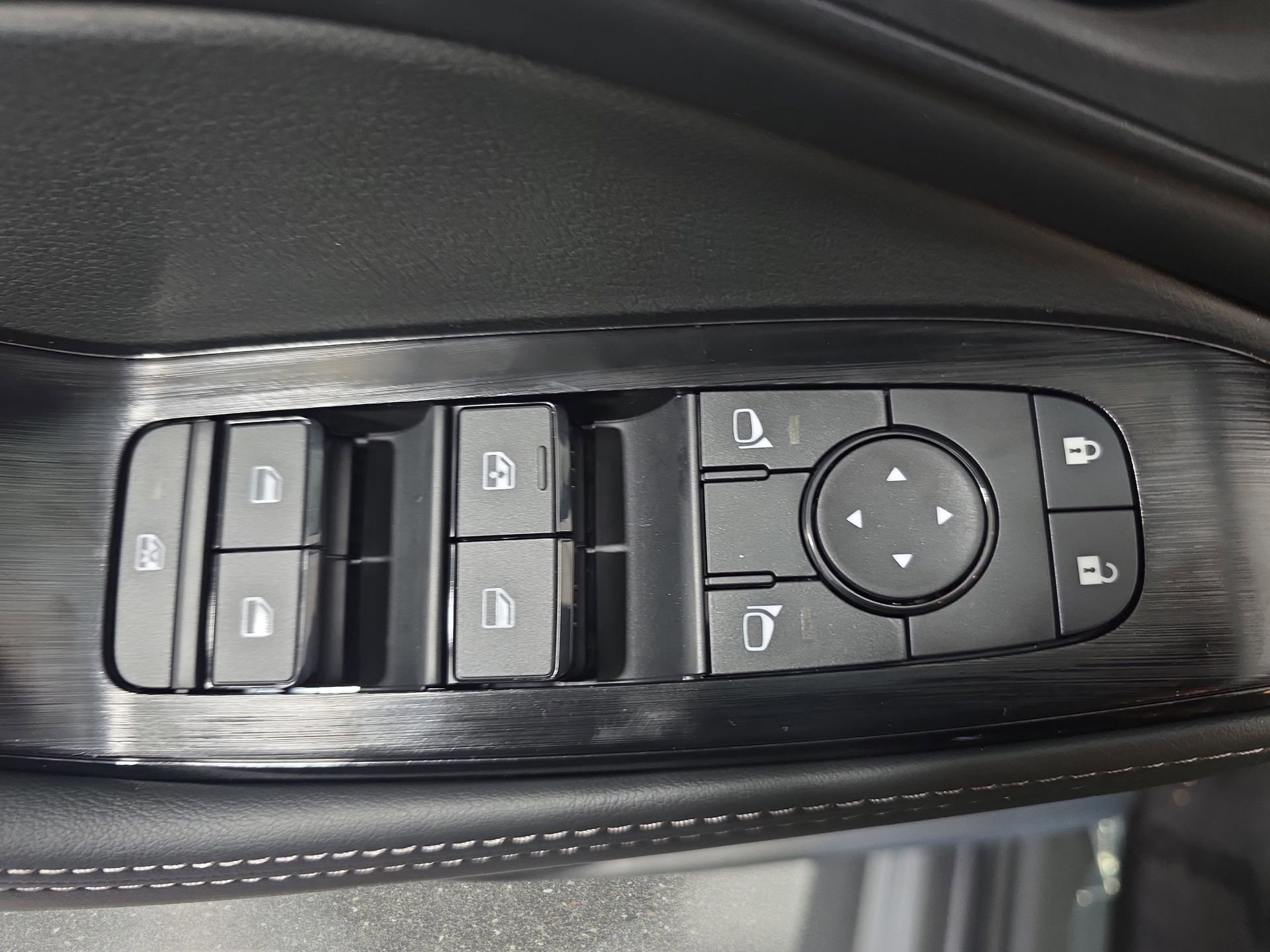 New 2026 Nissan Rogue SV w/ Cold Weather Package FWD image 27
