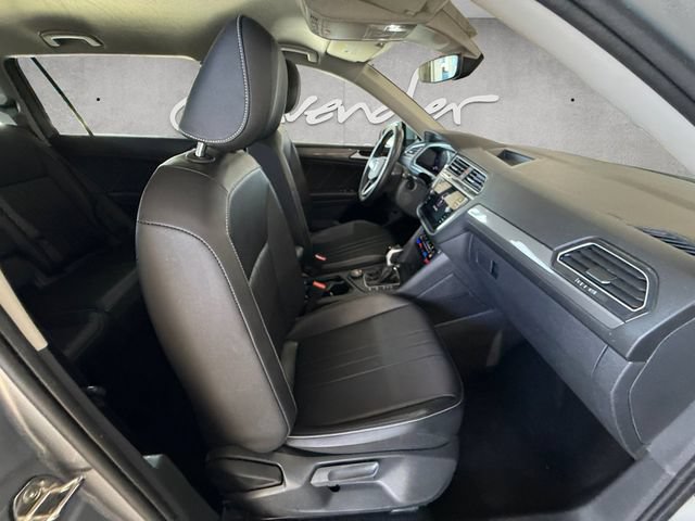 Used 2024 Volkswagen Tiguan SE AWD/4WD image 24
