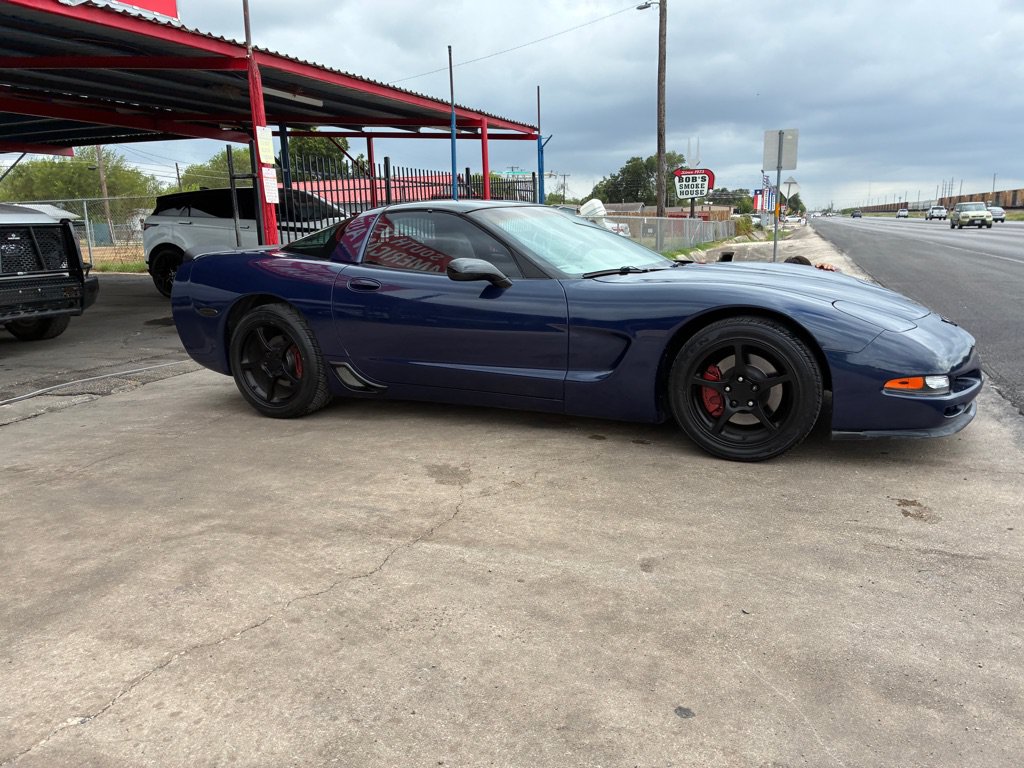 Used 2004 Chevrolet Corvette Coupe w/ Preferred Equipment Group RWD image 4