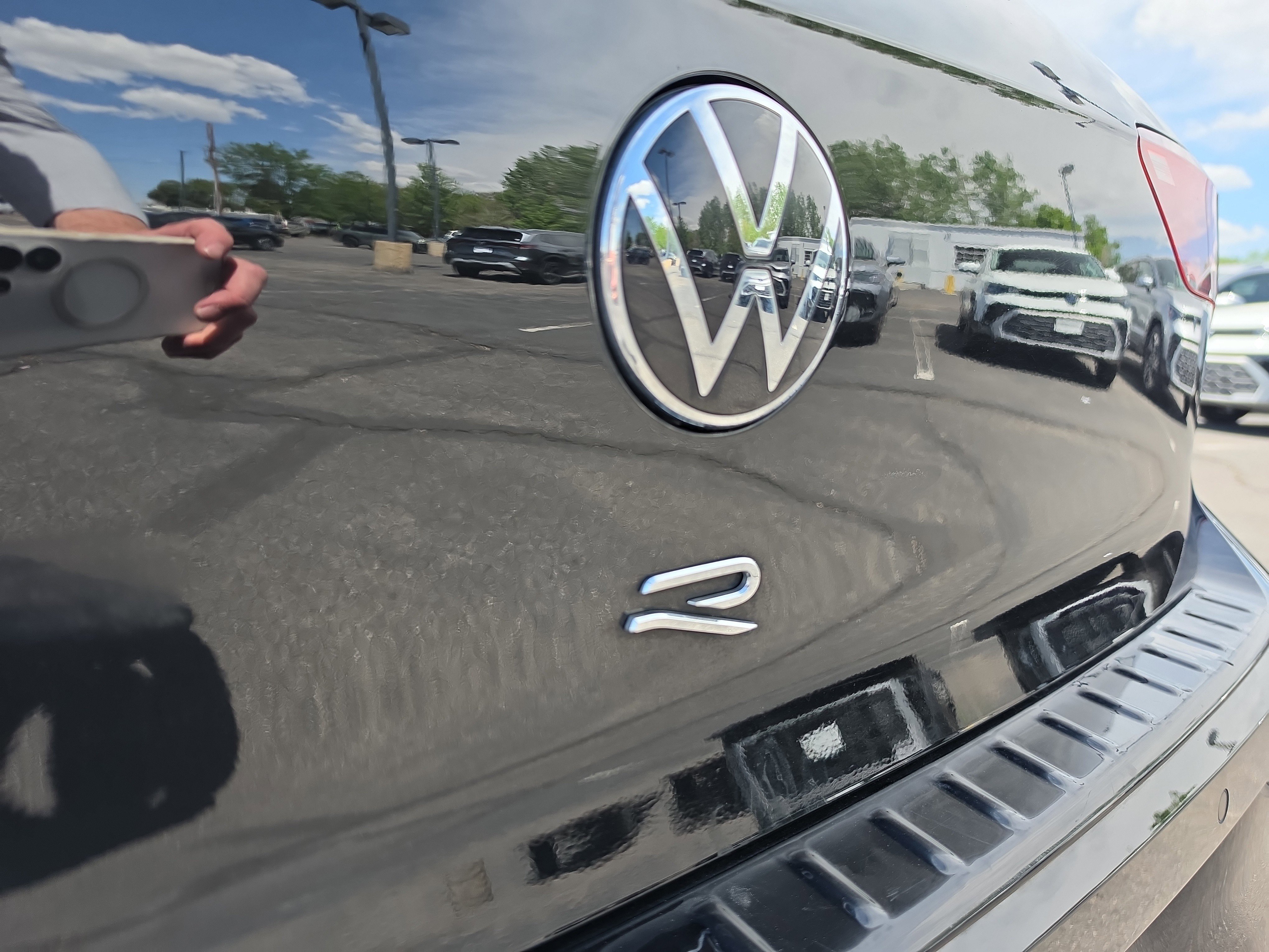 Used 2024 Volkswagen Golf R AWD/4WD image 2