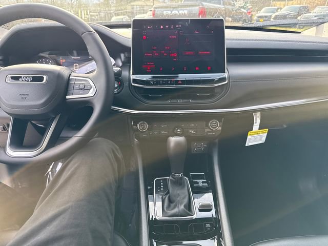 New 2026 Jeep Compass Latitude image 21