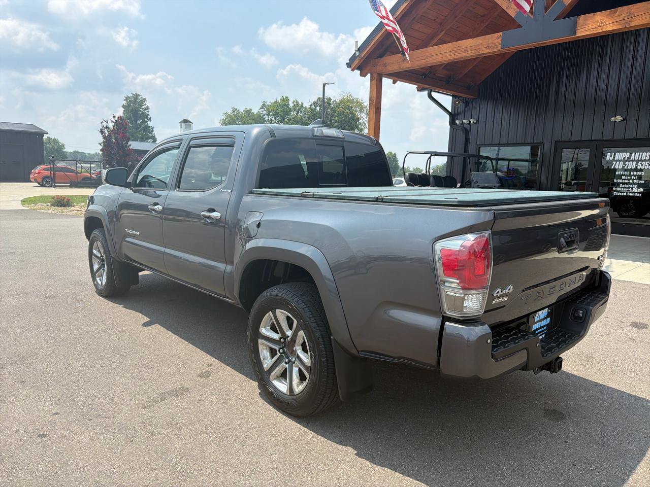 Used 2017 Toyota Tacoma Limited w/ Tow Package AWD/4WD image 6
