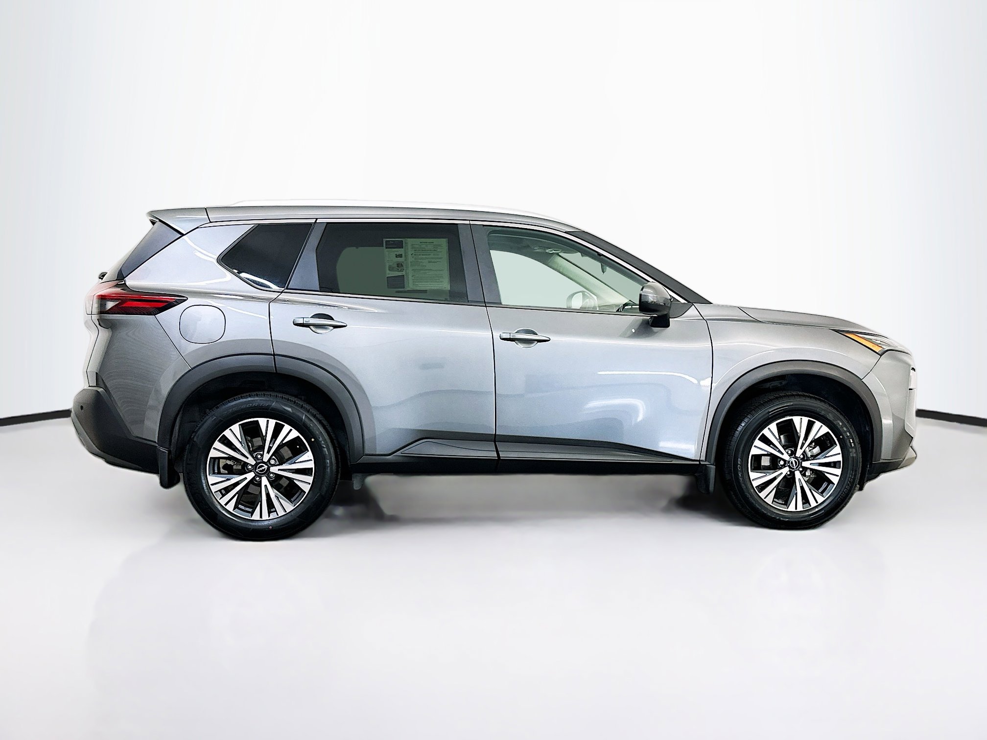 Used 2023 Nissan Rogue SV w/ SV Premium Package image 10