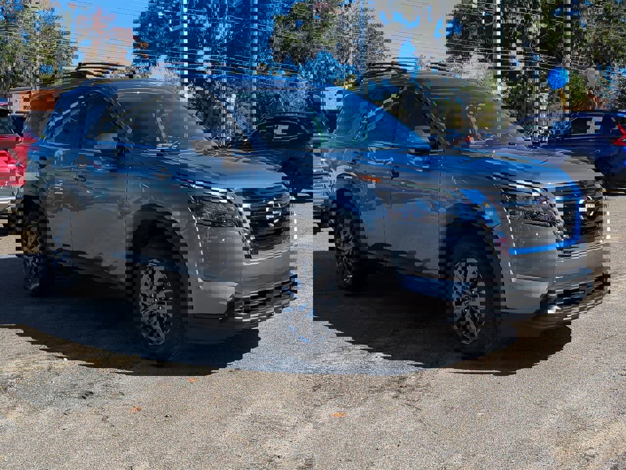 Used 2025 Nissan Pathfinder SV image 3