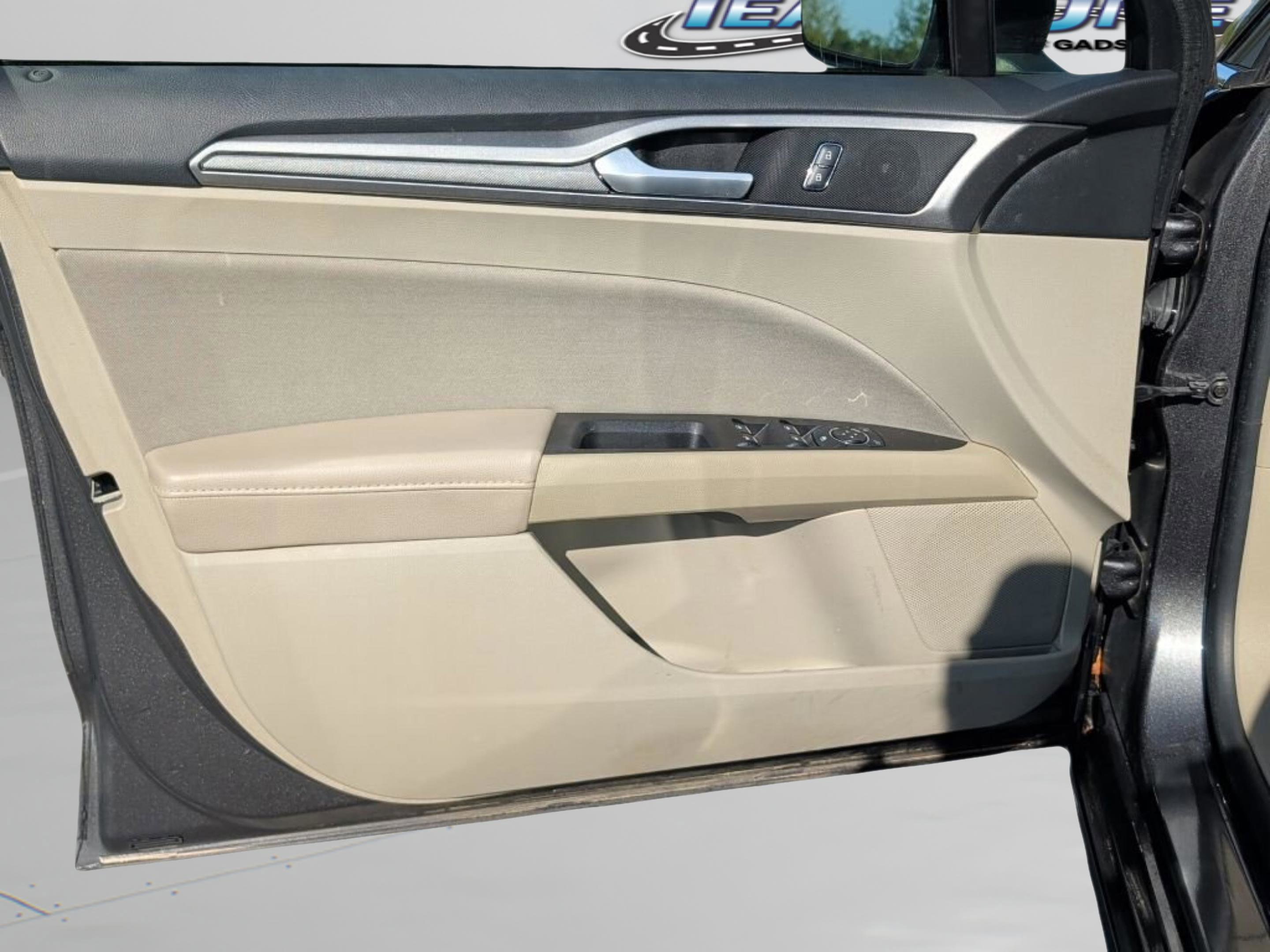 Used 2020 Ford Fusion SE image 17