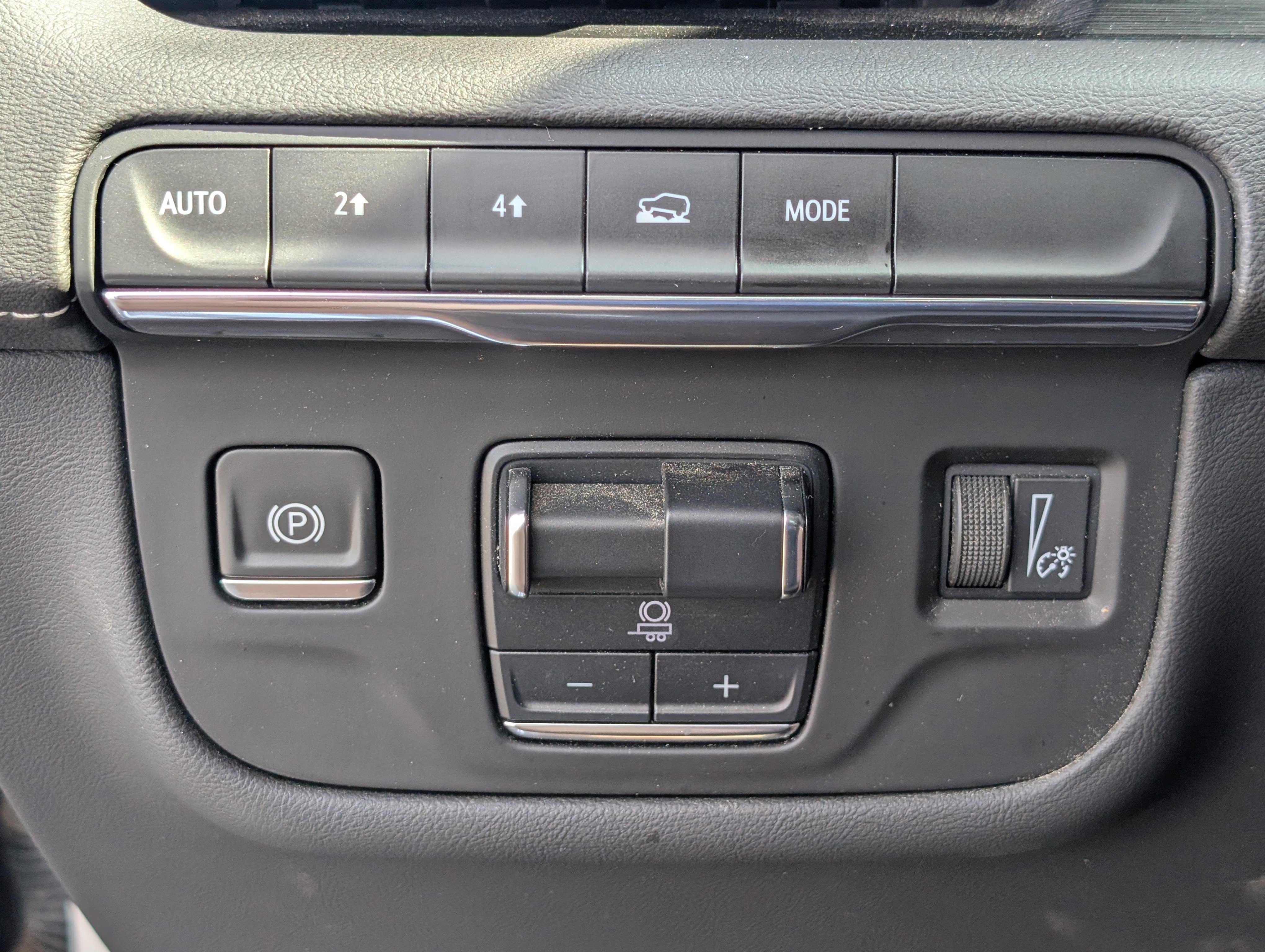 Used 2021 Cadillac Escalade ESV Premium Luxury w/ Performance Package image 25