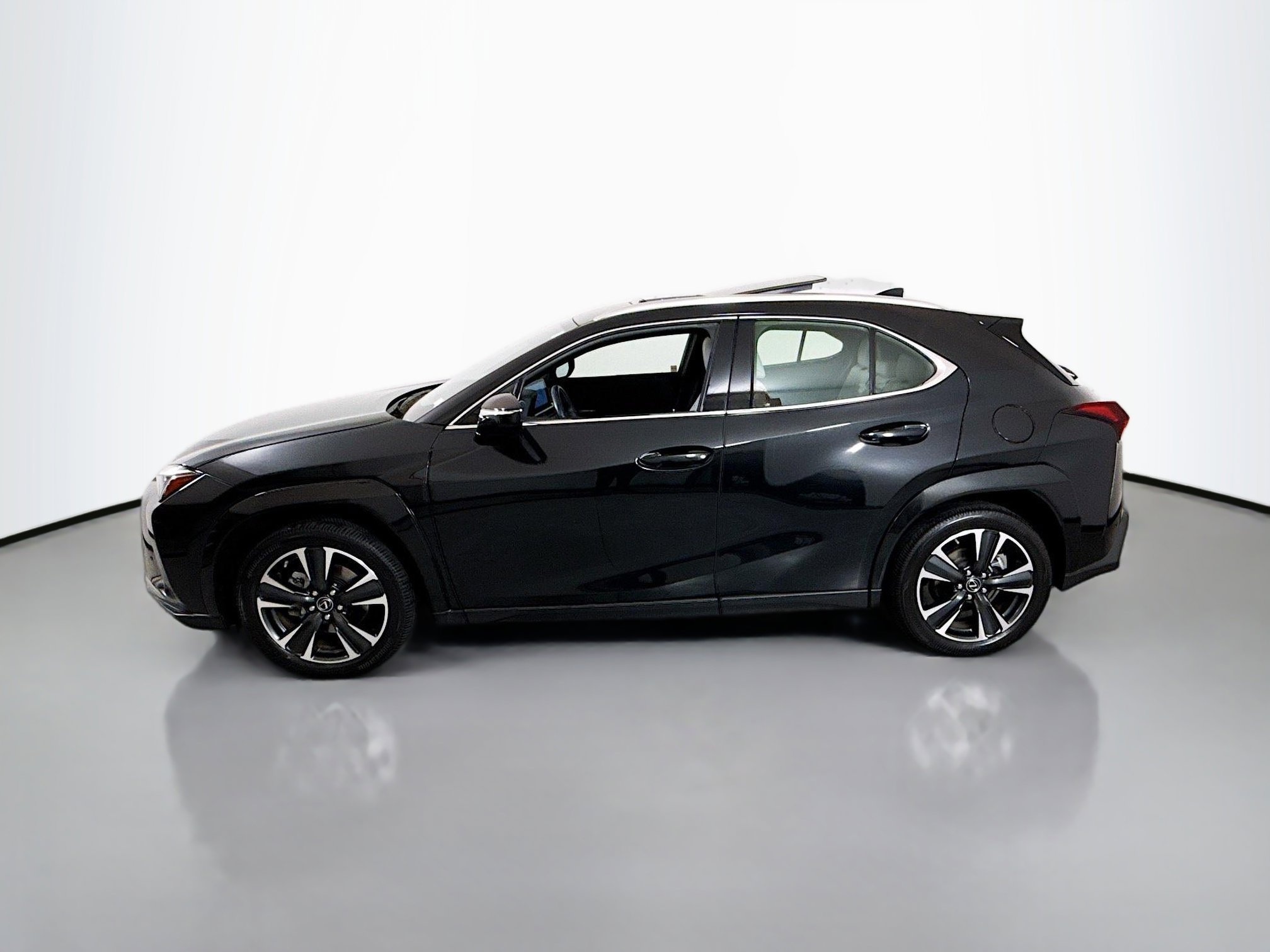 Used 2024 Lexus UX 250h AWD w/ Premium Package image 4