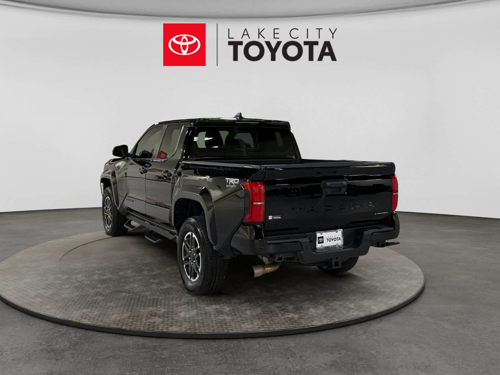 Used 2024 Toyota Tacoma TRD Sport w/ TRD Sport Upgrade Package AWD/4WD image 5