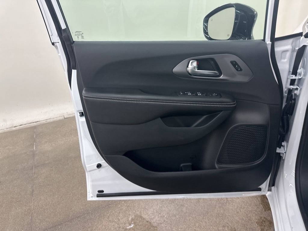 New 2026 Chrysler Pacifica Select image 28