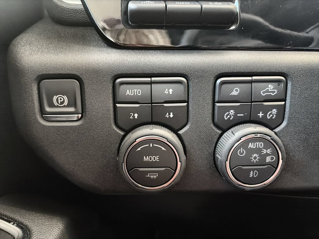 Used 2026 Chevrolet Silverado 2500 LTZ w/ LTZ Premium Package AWD/4WD image 18