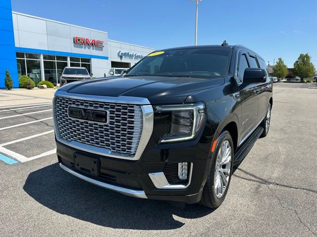 Used 2023 GMC Yukon XL Denali w/ Advanced Technology Package AWD/4WD image 2