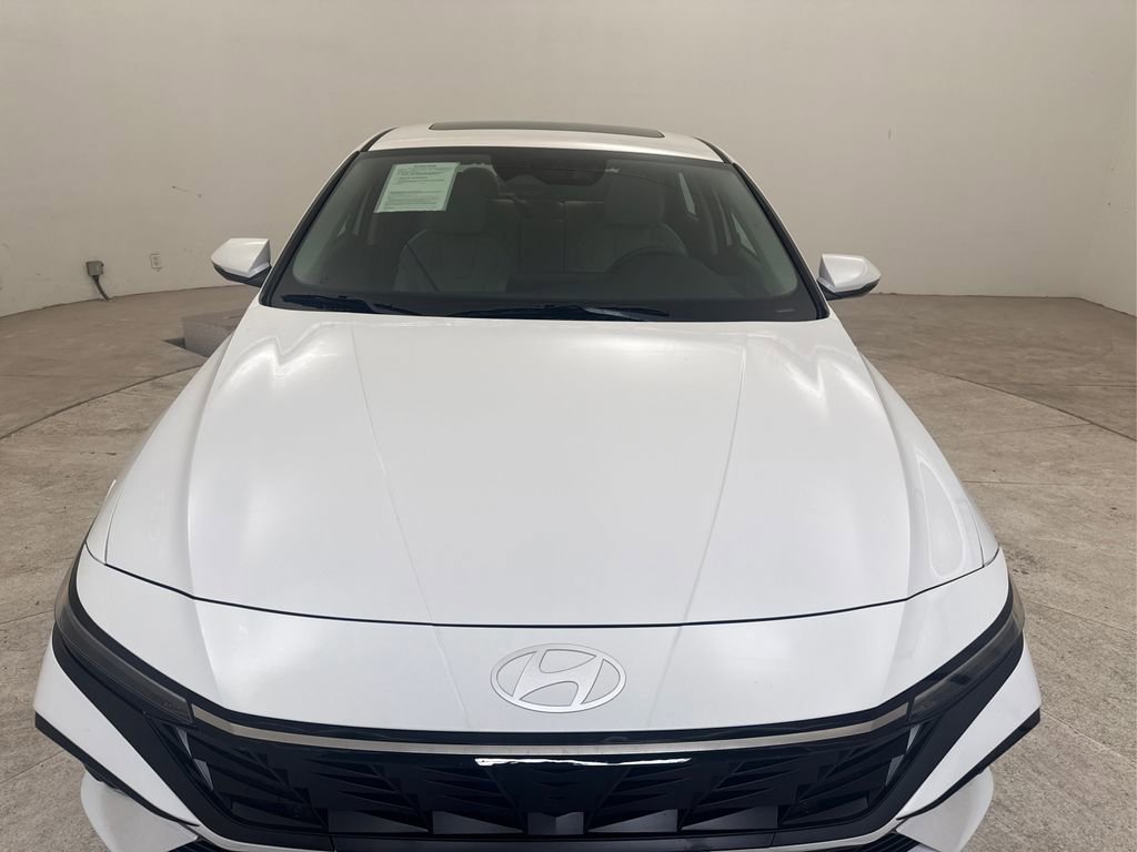 Used 2025 Hyundai Elantra Limited FWD image 12