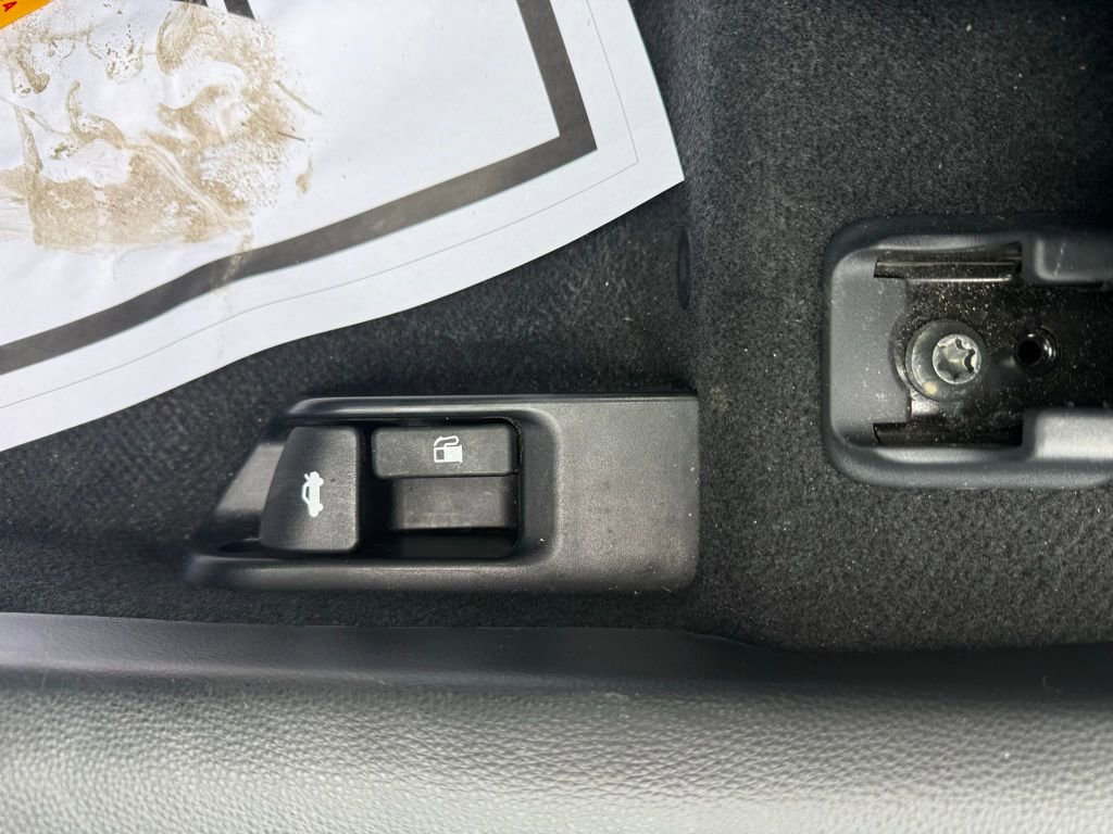 Used 2025 Toyota Corolla LE FWD image 28