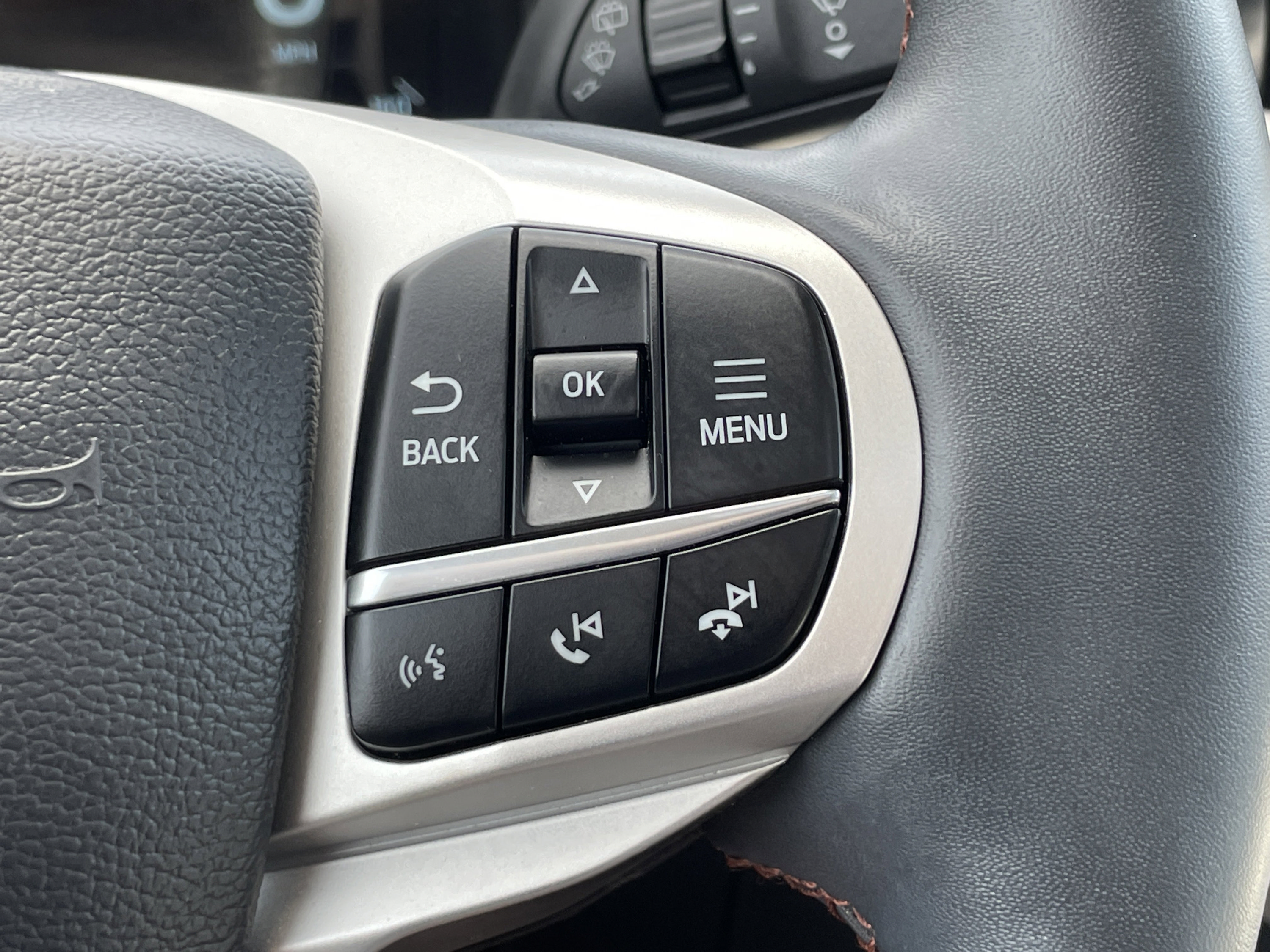 Used 2025 Ford Explorer Active w/ Active Comfort Package AWD/4WD image 23