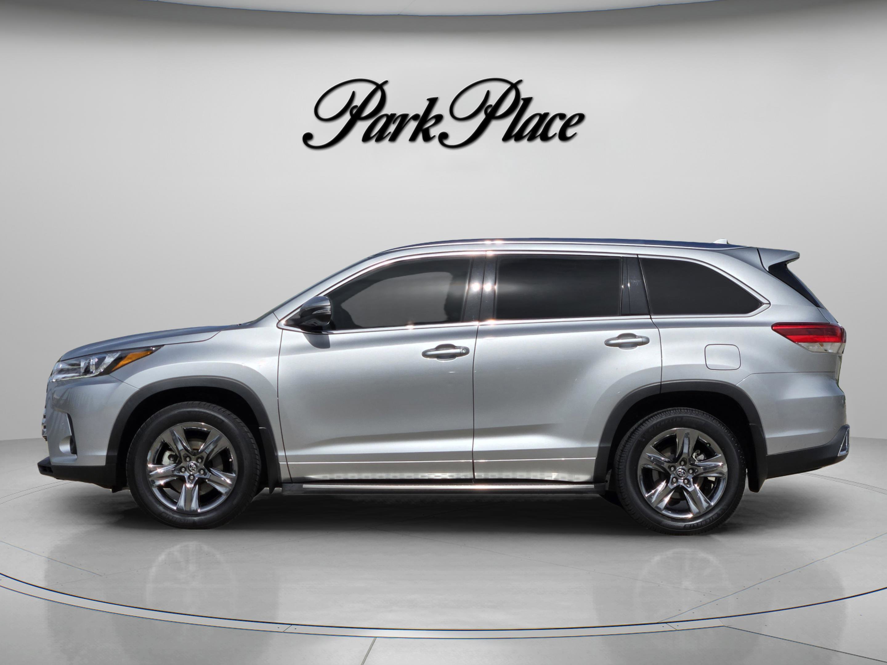 Used 2019 Toyota Highlander Limited Platinum image 2