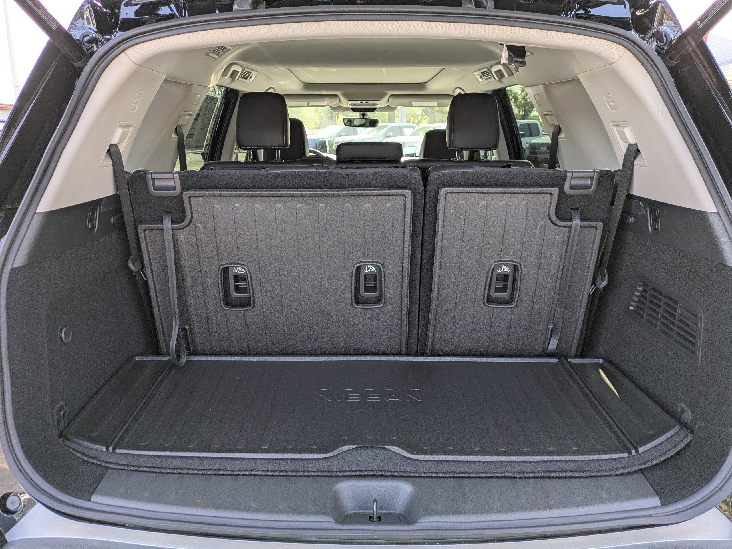 New 2026 Nissan Pathfinder Platinum FWD image 13