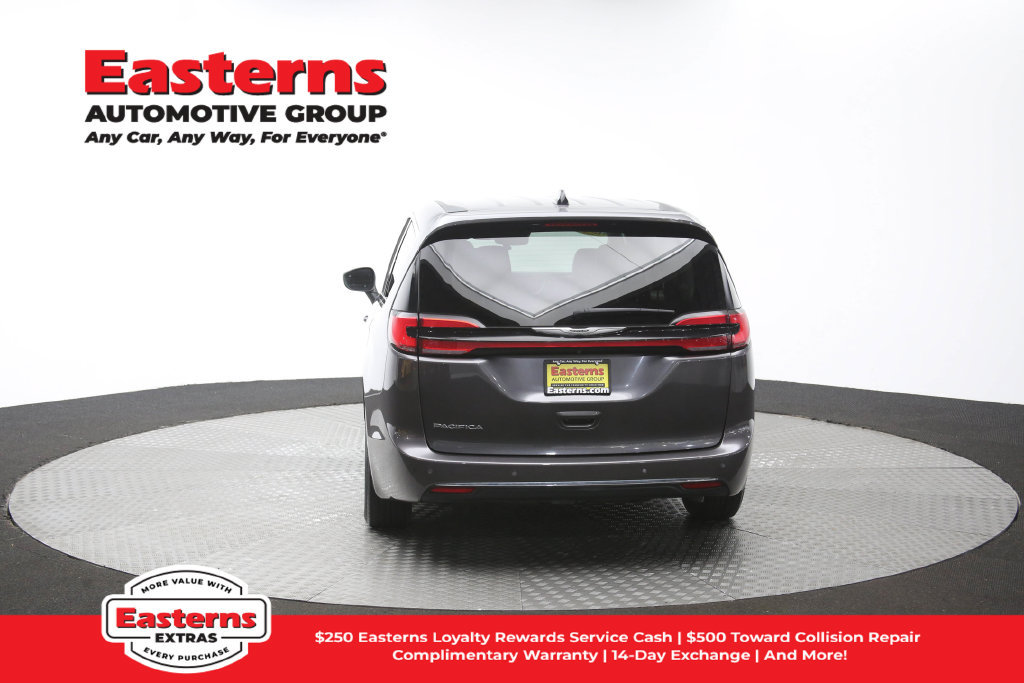 Used 2023 Chrysler Pacifica Touring-L FWD image 38