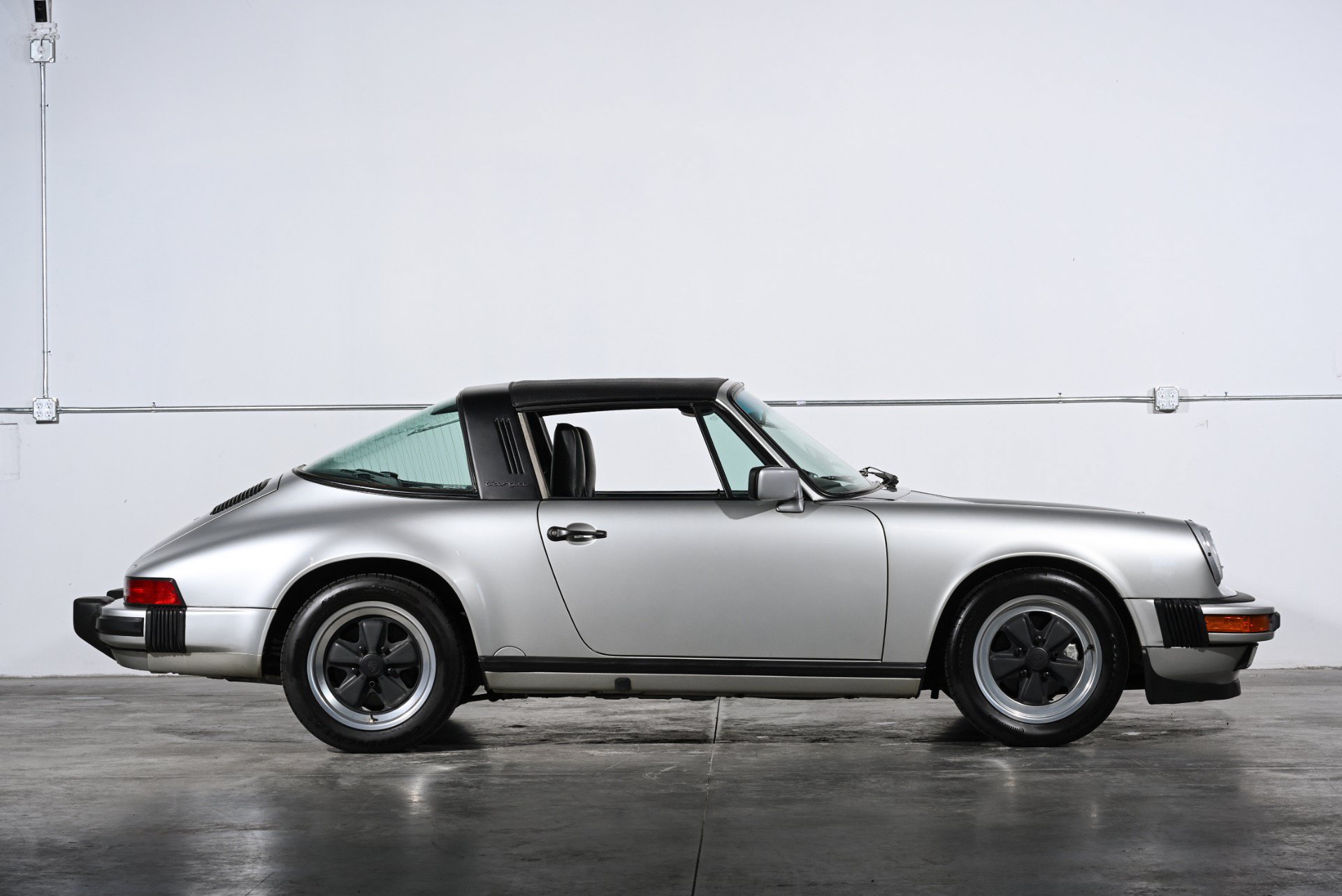 Used 1988 Porsche 911 Carrera RWD image 28