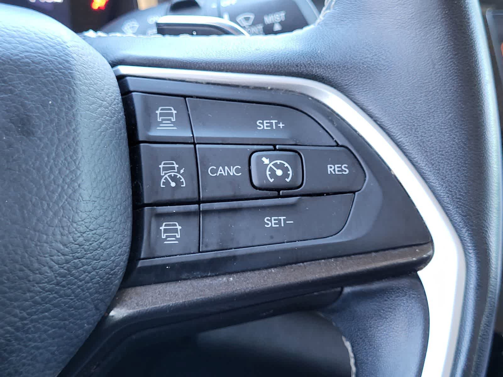 Used 2022 Jeep Grand Cherokee L Laredo w/ Luxury Tech Group I AWD/4WD image 19