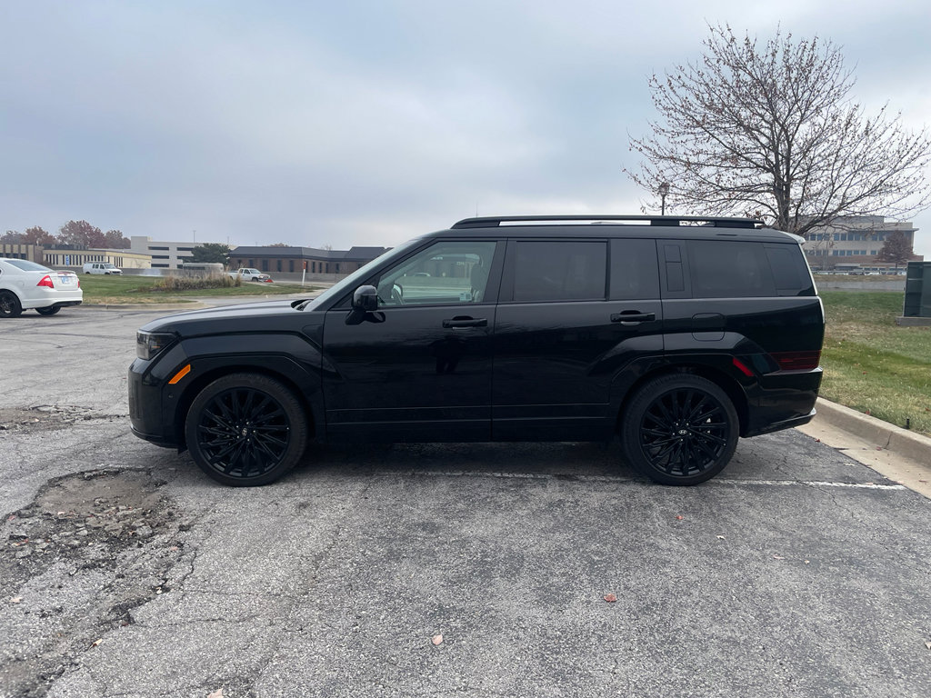 Used 2025 Hyundai Santa Fe Calligraphy image 2