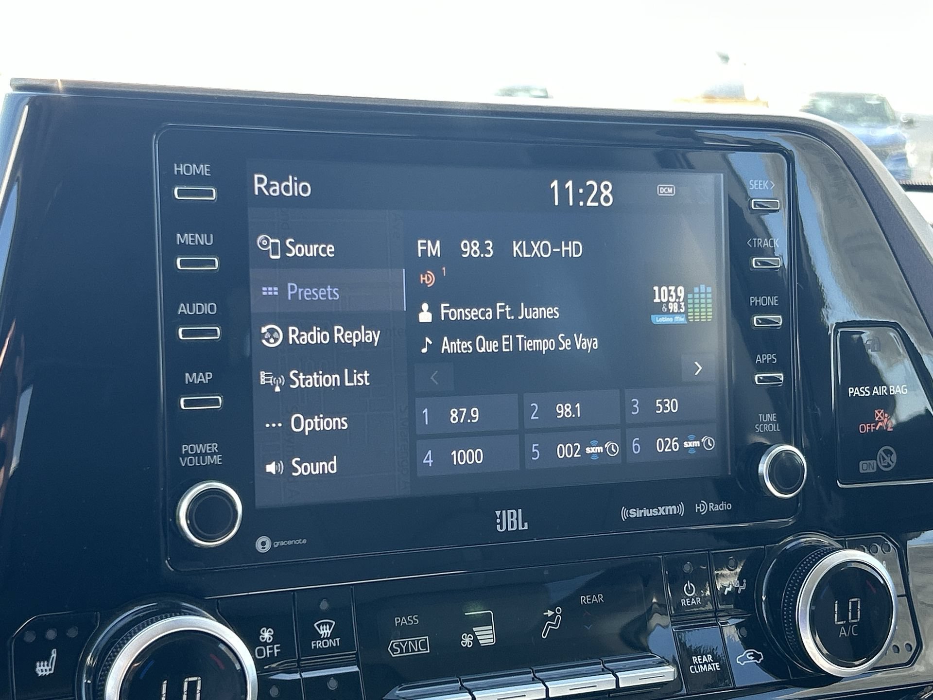 Used 2020 Toyota Highlander Limited FWD image 12