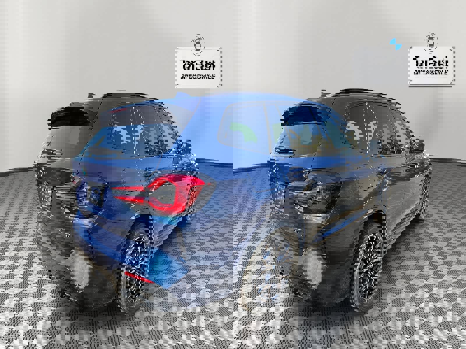 Certified 2023 BMW X3 xDrive30i w/ M Sport Package image 3