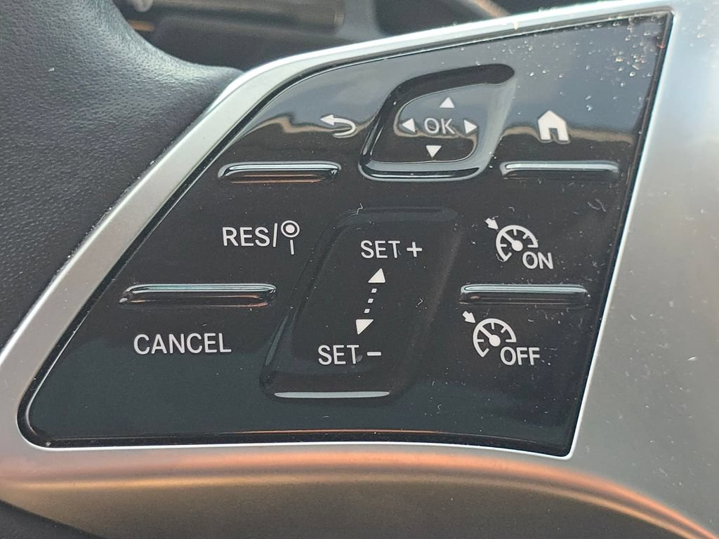 Used 2025 Mercedes-Benz C 300 4MATIC Sedan image 34