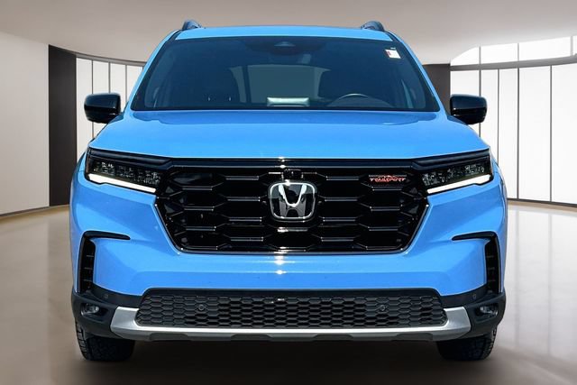 Used 2025 Honda Pilot TrailSport image 2
