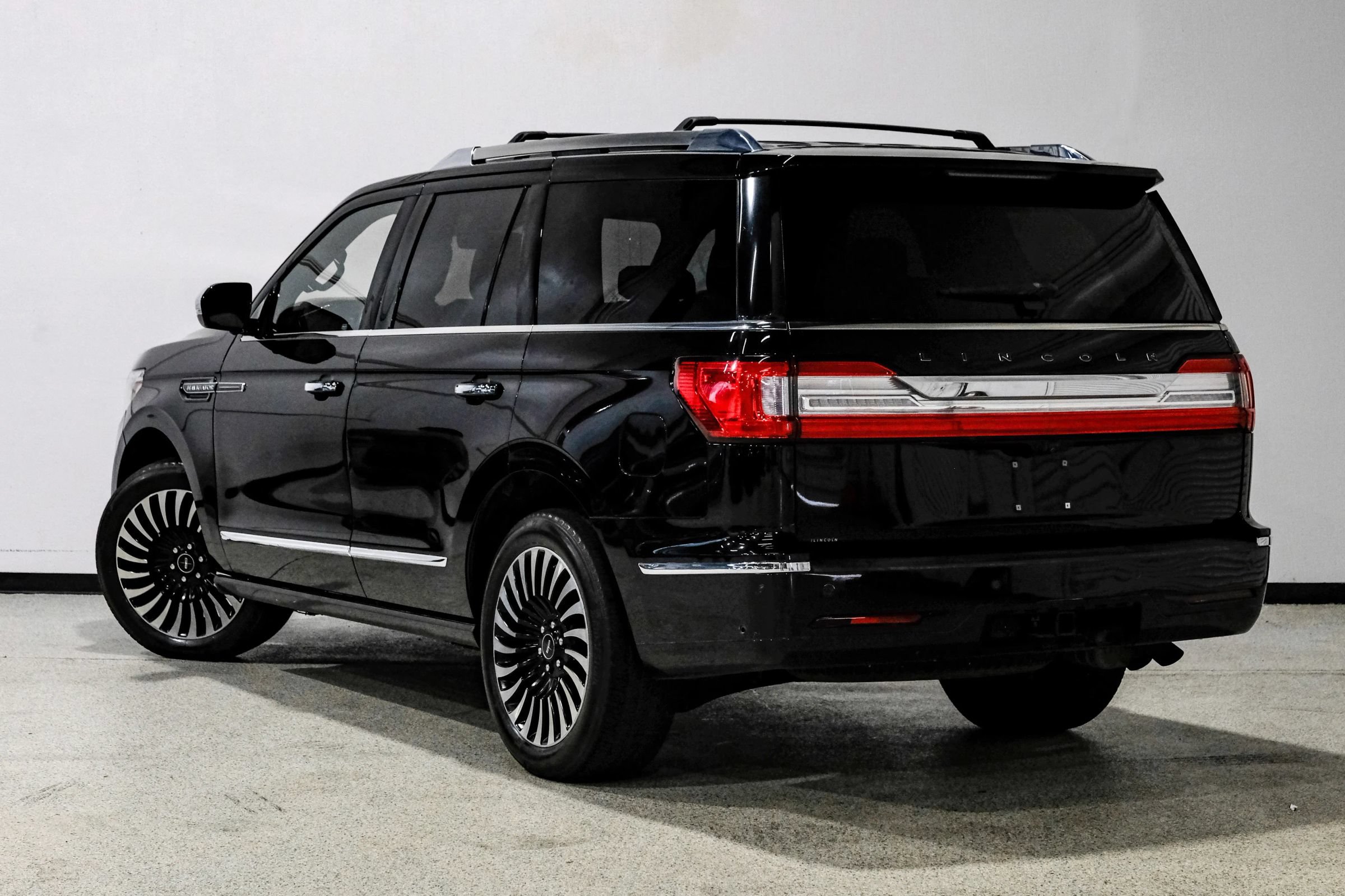 Used 2018 Lincoln Navigator Black Label w/ Cargo Package AWD/4WD image 8