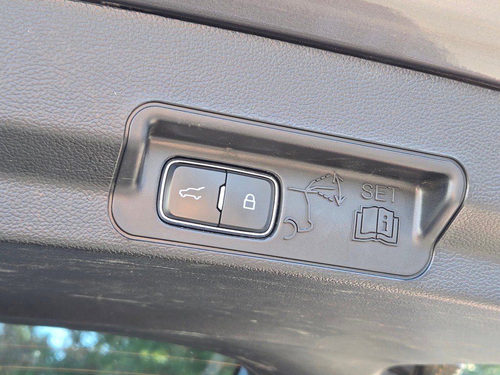 Used 2024 Ford Explorer XLT w/ Equipment Group 202A RWD image 16