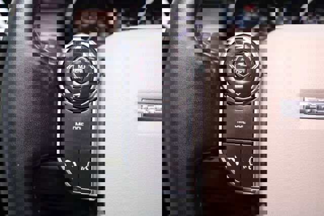 Used 2017 Land Rover Discovery HSE image 17