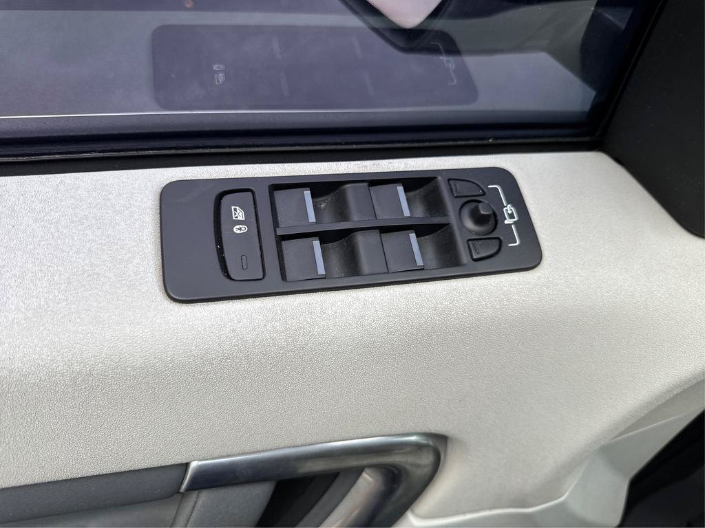 Used 2017 Land Rover Discovery Sport SE AWD/4WD image 33