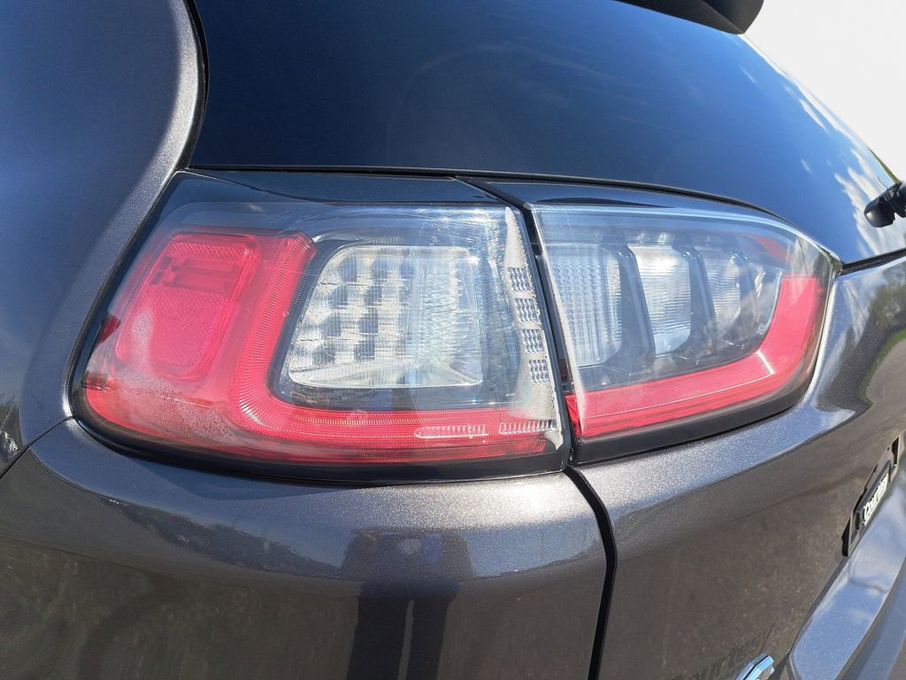 Used 2020 Jeep Cherokee Latitude Plus w/ Cold Weather Group AWD/4WD image 29