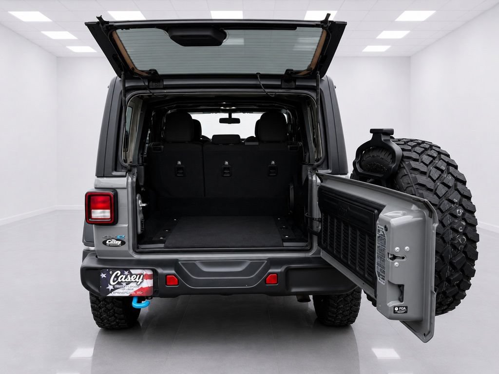 Used 2023 Jeep Wrangler Unlimited w/ Cold Weather Group AWD/4WD image 12