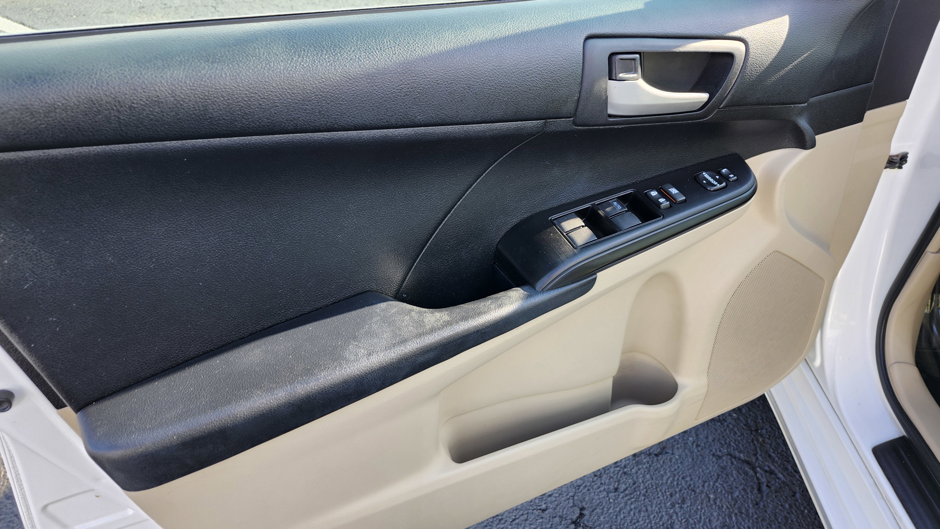 Used 2012 Toyota Camry LE image 18