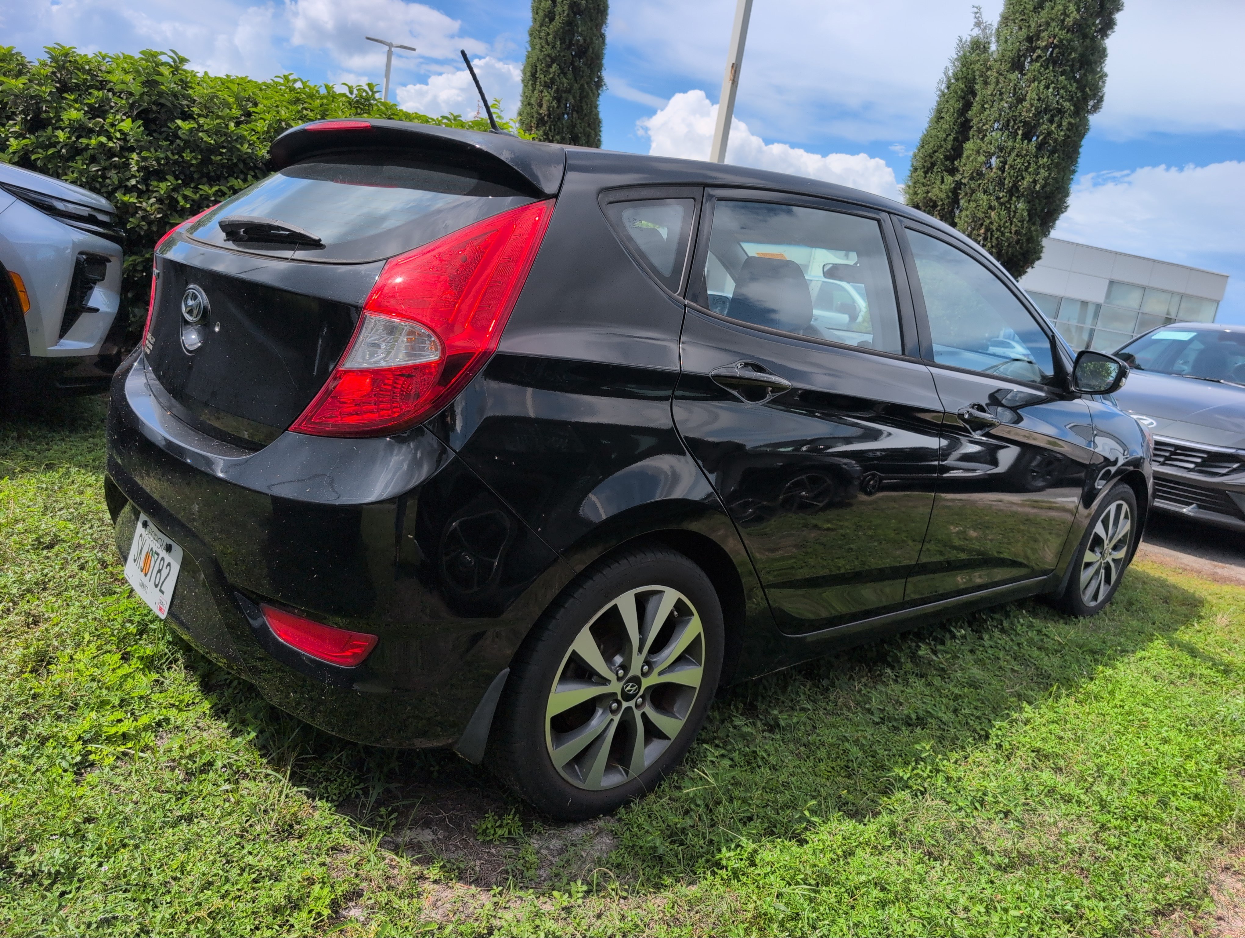 Used 2015 Hyundai Accent Sport FWD image 2