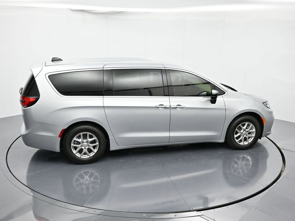 New 2026 Chrysler Pacifica Select FWD image 28