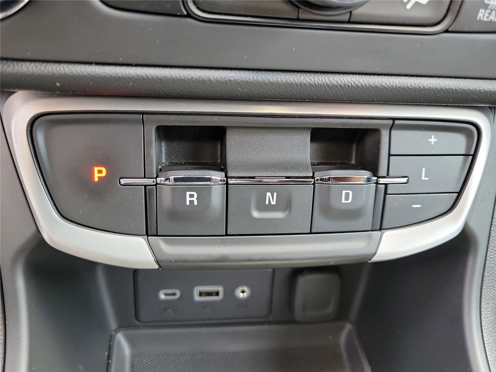 Used 2023 GMC Terrain SLE w/ Driver Convenience Package image 30