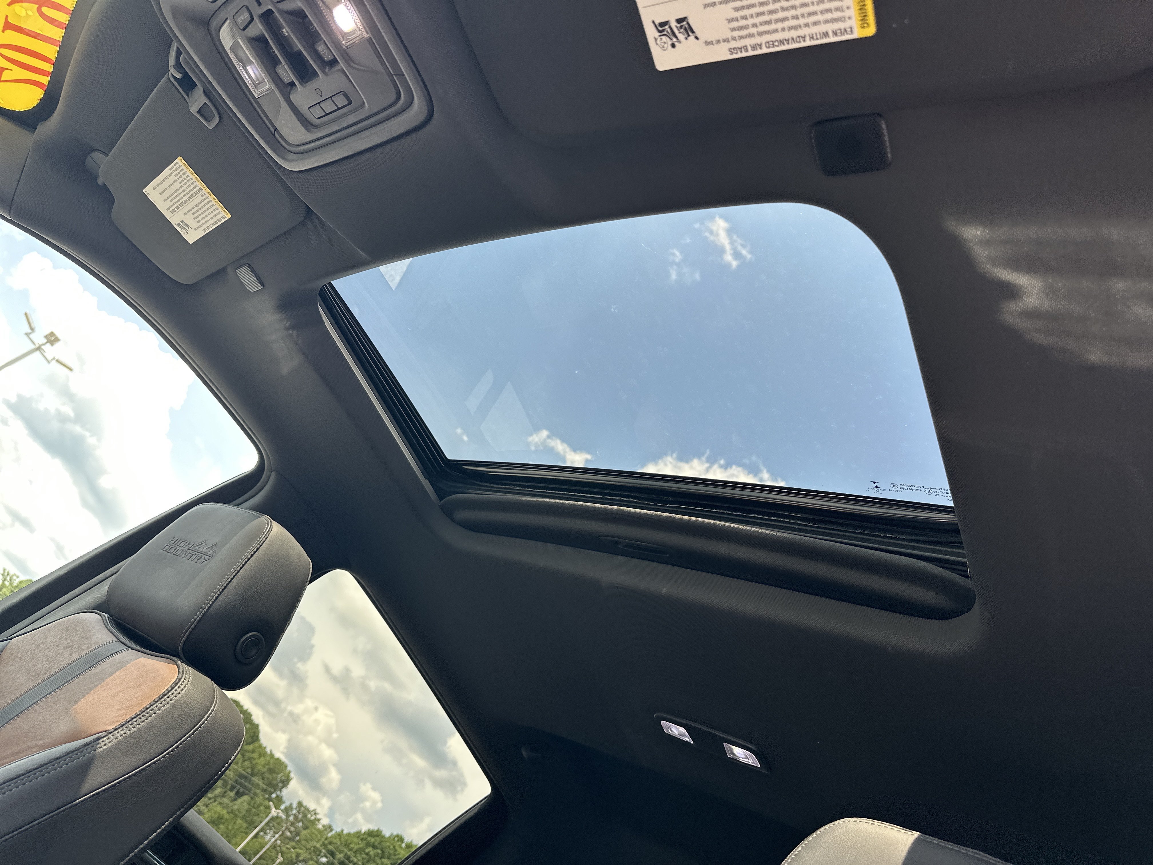 Used 2019 Chevrolet Silverado 1500 High Country w/ Technology Package AWD/4WD image 32