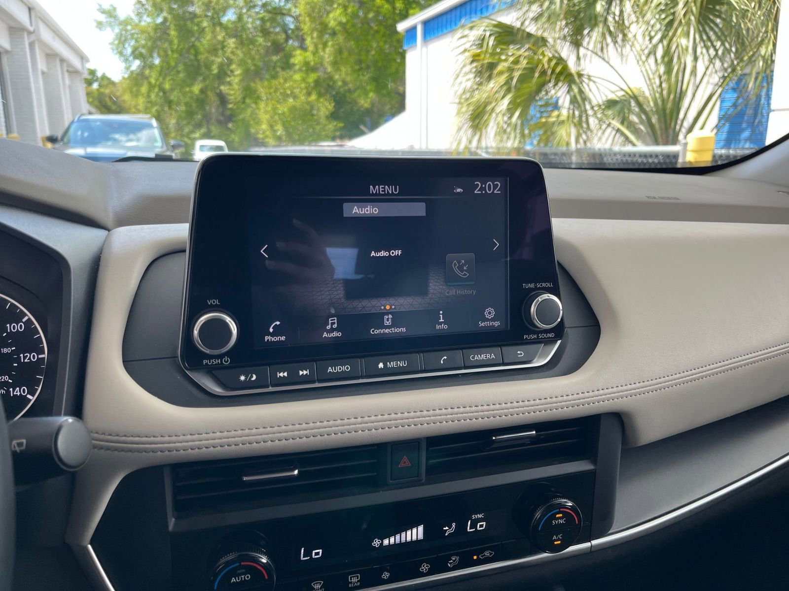 Used 2025 Nissan Rogue SV FWD image 17